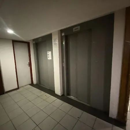 Apartment Neves - Location: Pour 4 Personnes Dans Un Quartier Jeune Et Anime Les Neves Mae-9062