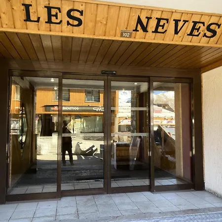Apartment Neves - Location: Pour 4 Personnes Dans Un Quartier Jeune Et Anime Les Neves Mae-9062
